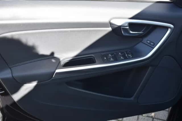 Volvo V60 (2014) thumbnail 10