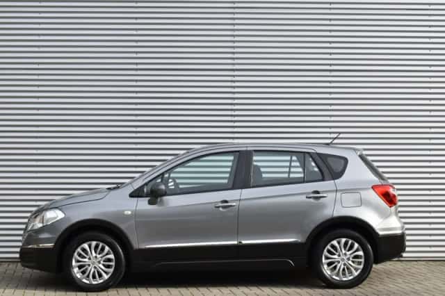 Suzuki SX4 S-Cross (2015) thumbnail 2