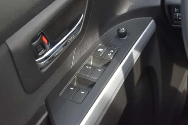 Suzuki SX4 S-Cross (2015) thumbnail 12
