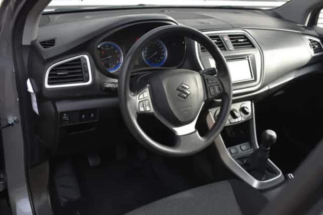 Suzuki SX4 S-Cross (2015) thumbnail 18
