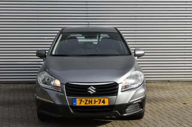 Suzuki SX4 S-Cross (2015) thumbnail 3