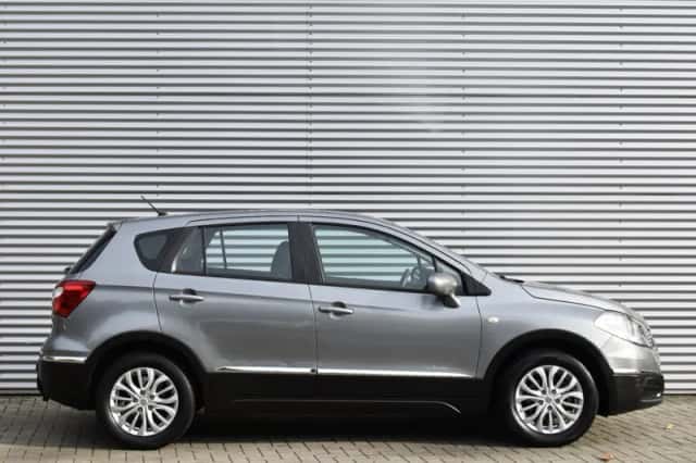 Suzuki SX4 S-Cross (2015) thumbnail 4
