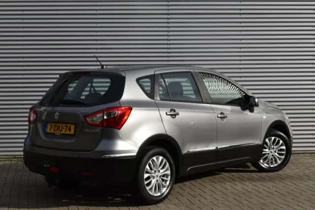 Suzuki SX4 S-Cross (2015) thumbnail 5