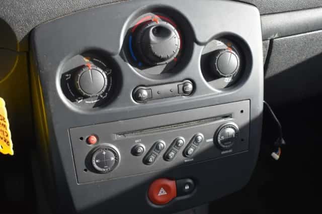 Renault Clio (2008) thumbnail 21