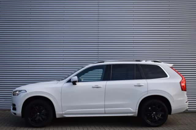 Volvo XC90 (2016) thumbnail 2