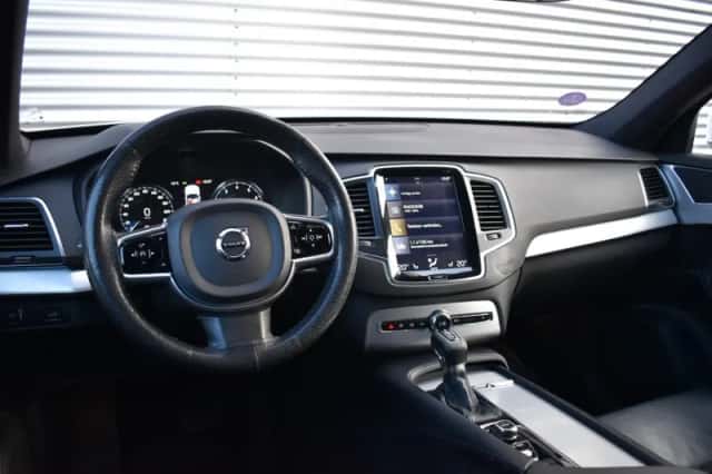 Volvo XC90 (2016) thumbnail 18