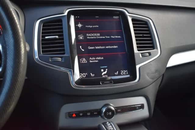 Volvo XC90 (2016) thumbnail 26