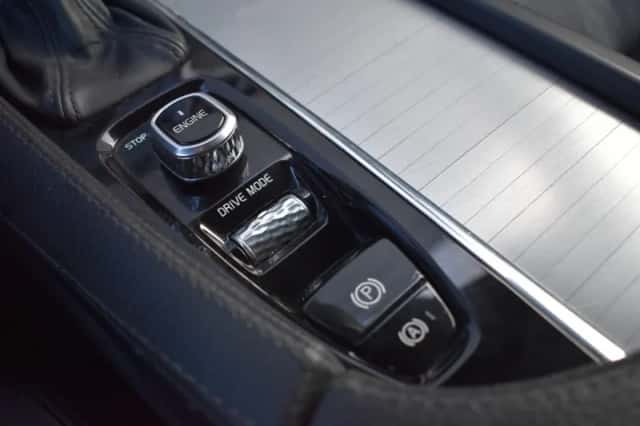 Volvo XC90 (2016) thumbnail 28