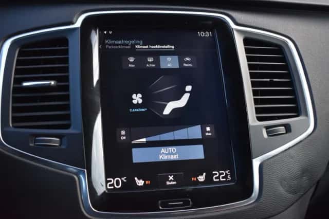 Volvo XC90 (2016) thumbnail 31