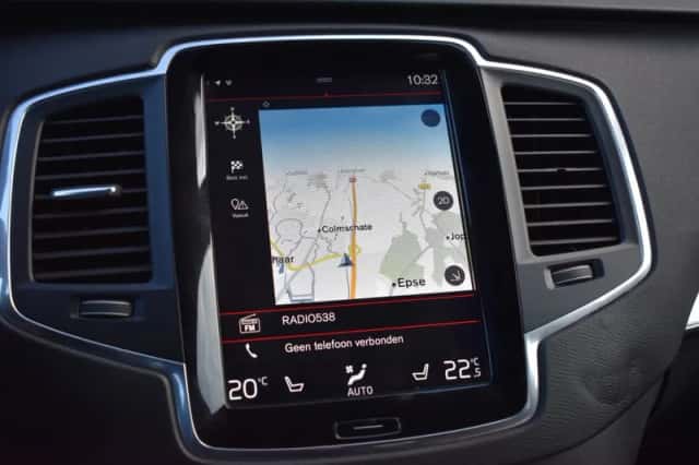 Volvo XC90 (2016) thumbnail 32