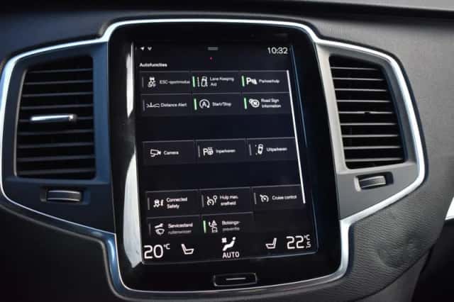 Volvo XC90 (2016) thumbnail 33