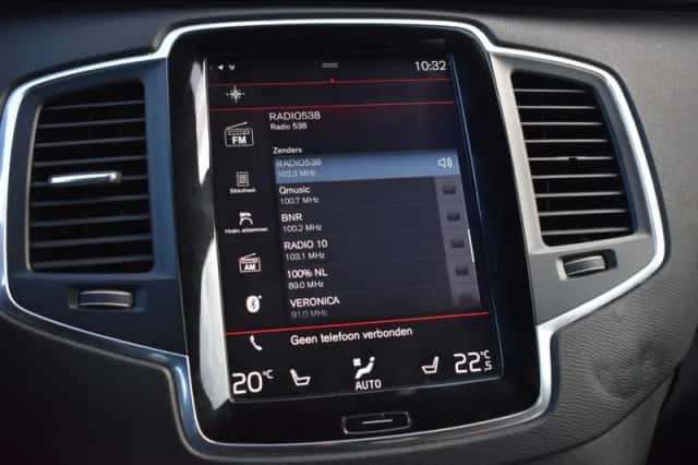 Volvo XC90 (2016) thumbnail 35