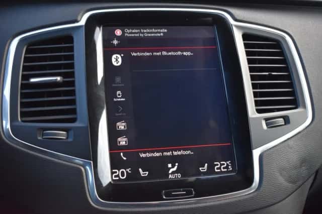 Volvo XC90 (2016) thumbnail 36