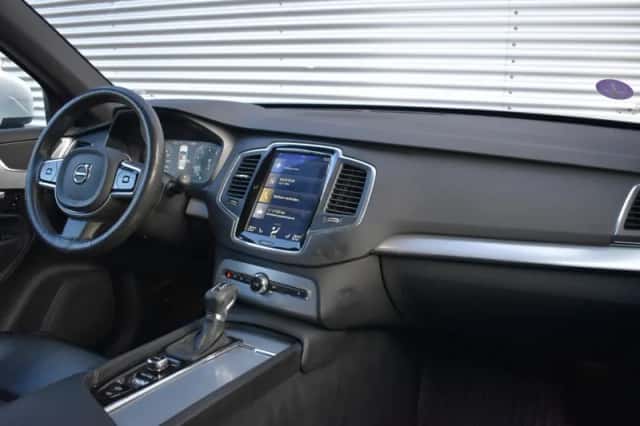 Volvo XC90 (2016) thumbnail 39