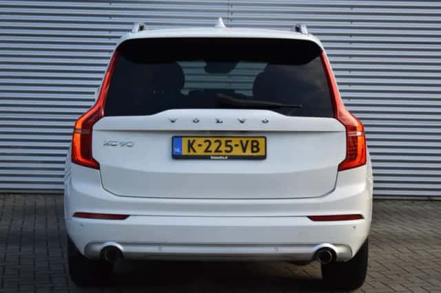 Volvo XC90 (2016) thumbnail 10
