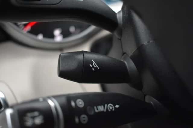 Mercedes-Benz C-Klasse (2015) thumbnail 25
