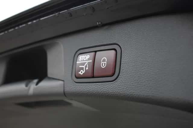 Mercedes-Benz C-Klasse (2015) thumbnail 9