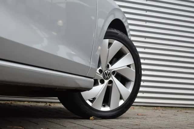 Volkswagen Golf (2020) thumbnail 6