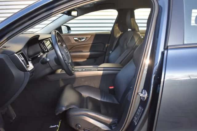 Volvo V60 (2021) thumbnail 2