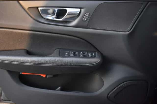 Volvo V60 (2021) thumbnail 15