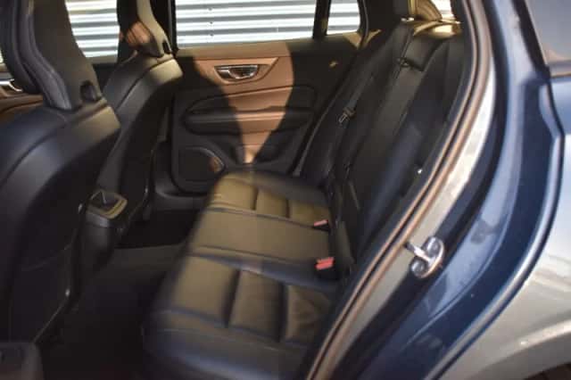 Volvo V60 (2021) thumbnail 3