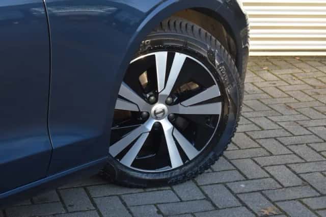 Volvo V60 (2021) thumbnail 9