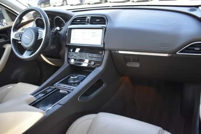 Jaguar F-Pace (2019) thumbnail 17