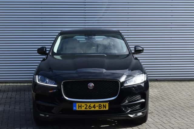 Jaguar F-Pace (2019) thumbnail 3