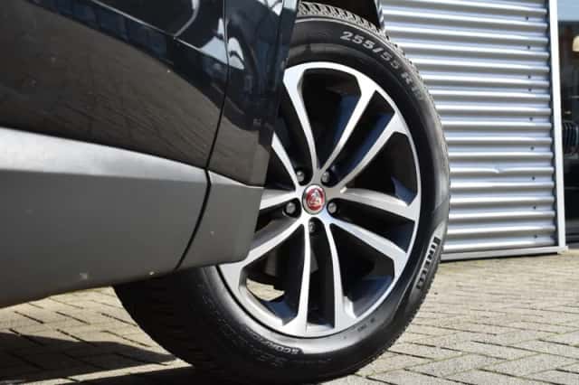 Jaguar F-Pace (2019) thumbnail 7