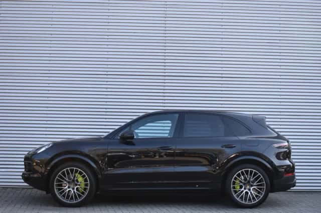 Porsche Cayenne (2021) thumbnail 2