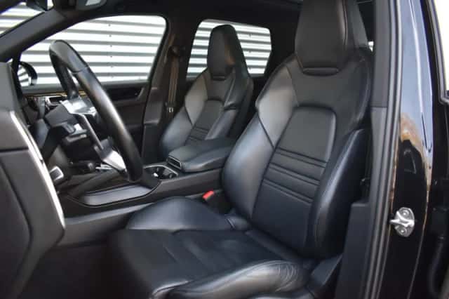Porsche Cayenne (2021) thumbnail 16