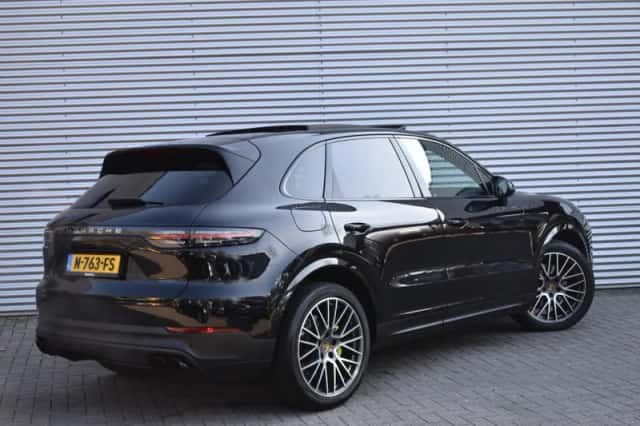 Porsche Cayenne (2021) thumbnail 8
