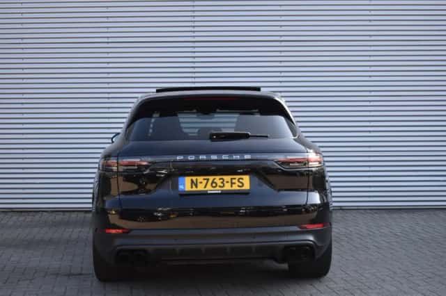 Porsche Cayenne (2021) thumbnail 9