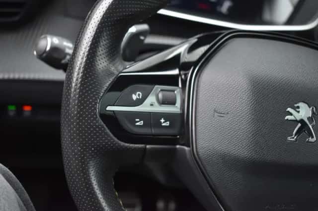 Peugeot 2008 (2022) thumbnail 23
