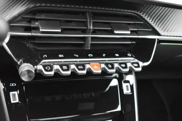 Peugeot 2008 (2022) thumbnail 32