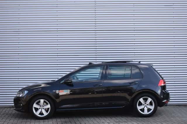 Volkswagen Golf (2015) thumbnail 2