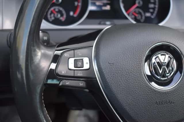 Volkswagen Golf (2015) thumbnail 22