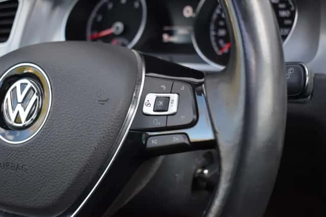 Volkswagen Golf (2015) thumbnail 26