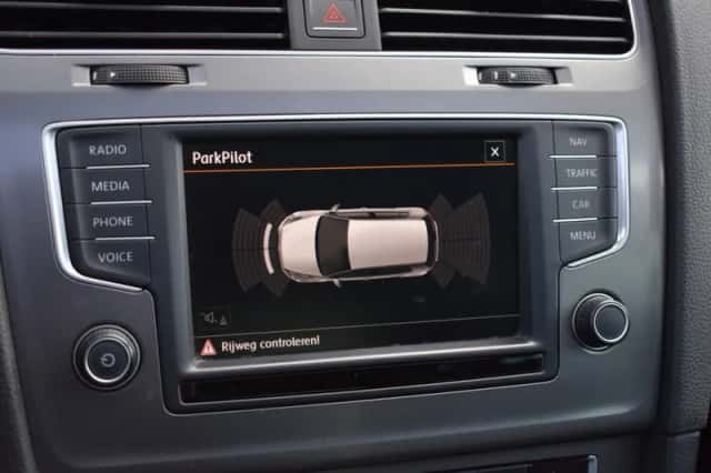 Volkswagen Golf (2015) thumbnail 31
