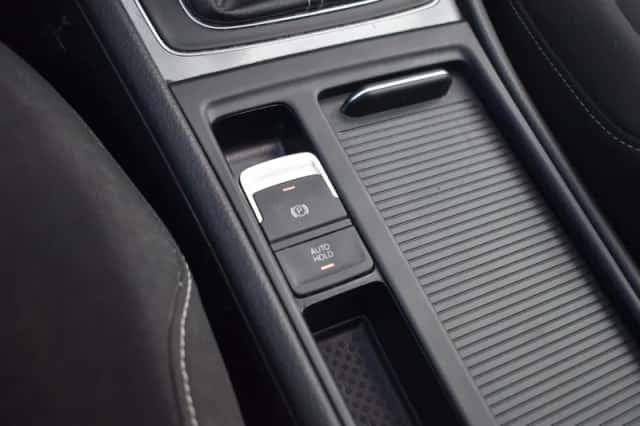 Volkswagen Golf (2015) thumbnail 33