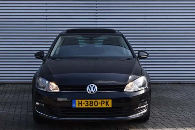 Volkswagen Golf (2015) thumbnail 5