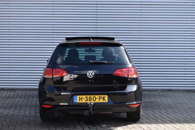 Volkswagen Golf (2015) thumbnail 9