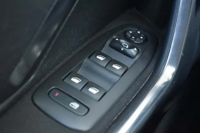 Peugeot 2008 (2016) thumbnail 11