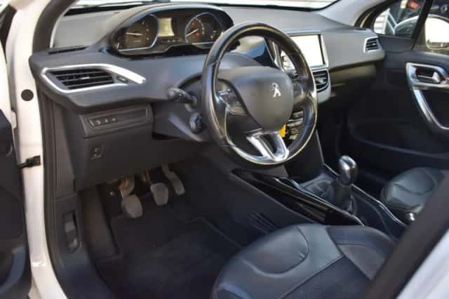 Peugeot 2008 (2016) thumbnail 15