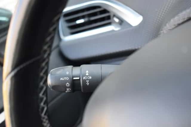 Peugeot 2008 (2016) thumbnail 17