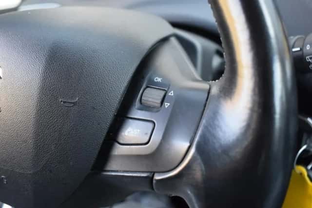 Peugeot 2008 (2016) thumbnail 21