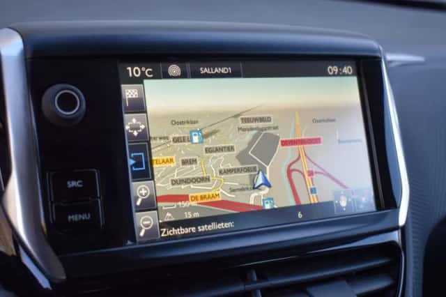 Peugeot 2008 (2016) thumbnail 24