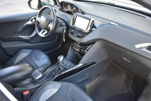 Peugeot 2008 (2016) thumbnail 32