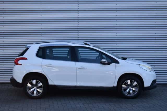 Peugeot 2008 (2016) thumbnail 6