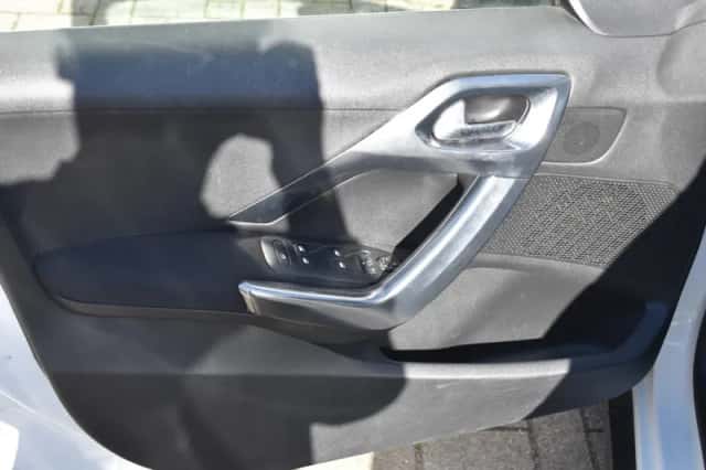 Peugeot 2008 (2013) thumbnail 17